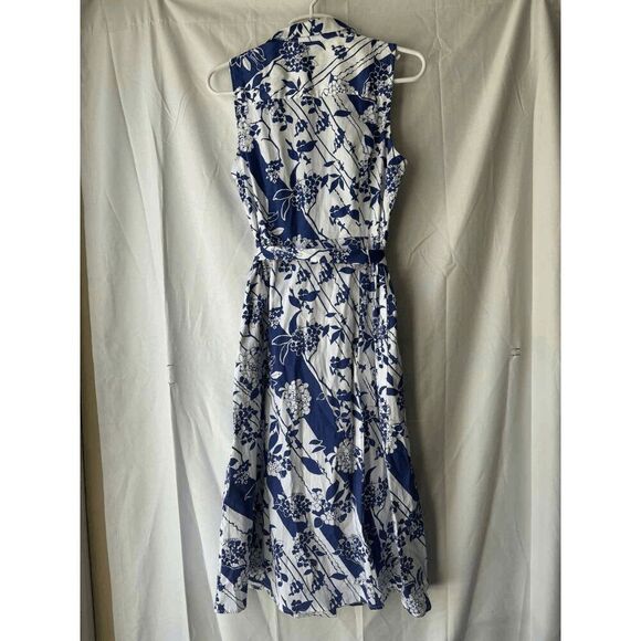 Untuckit Sally Shirt Midi Dress in Blue Hydrangea Print Size 2 - Picture 2 of 3